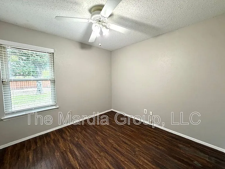 1506 Whiteoak Dr — Photo 18
