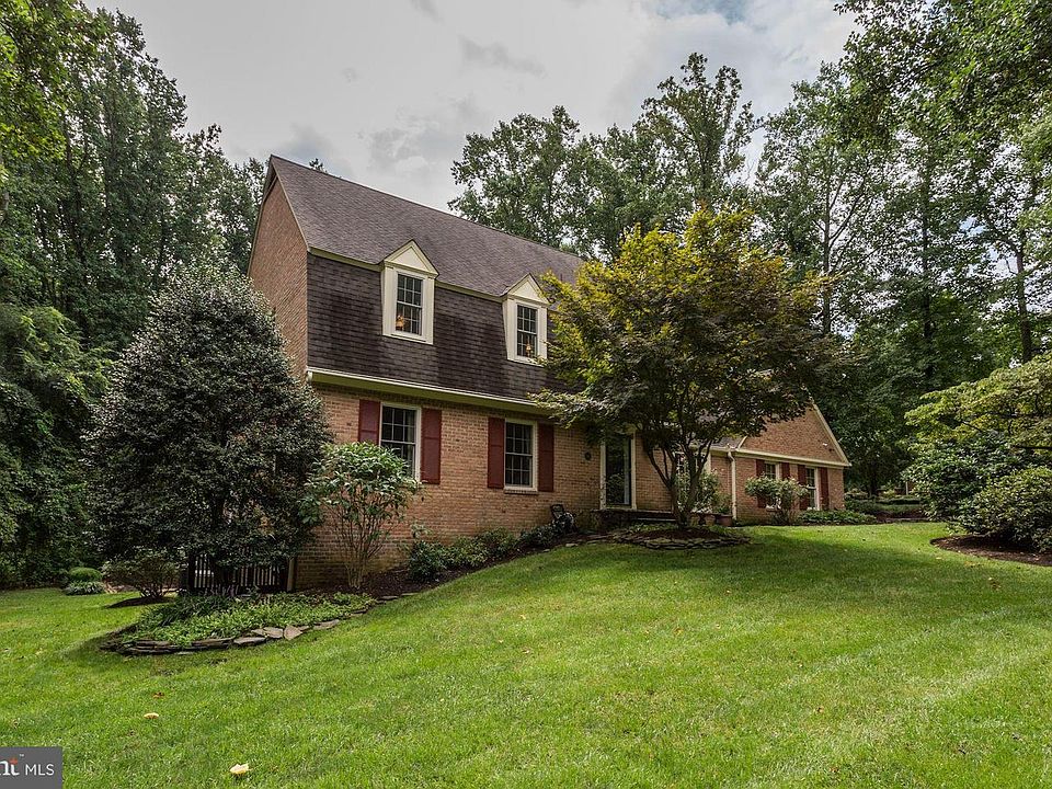 1st image of 27 Belleview Dr