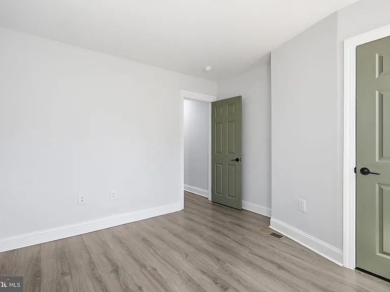 1406 S Allison St — Photo 23