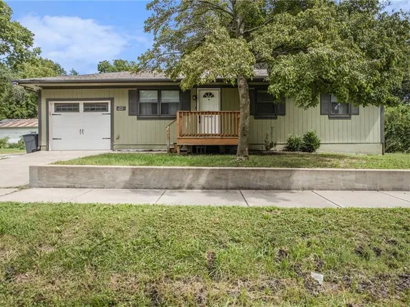 315 Hunt St, Wellsville, KS 66092