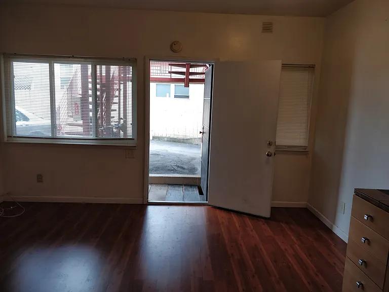 6114 Shattuck Ave #3 — Photo 4