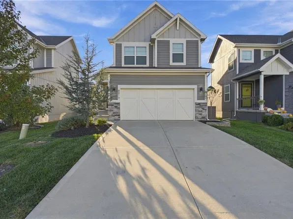 8819 SW 9th St, Blue Springs, MO 64064