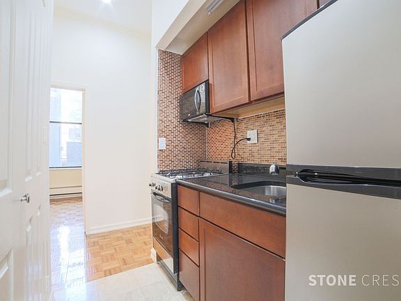 3rd image of 304 W 92nd St APT 1N