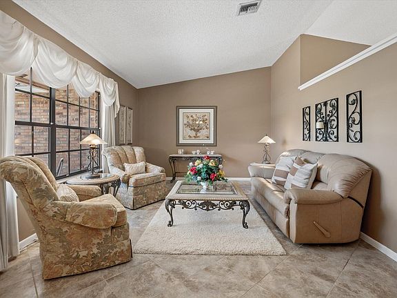5th image of 10884 NW 17TH Manor