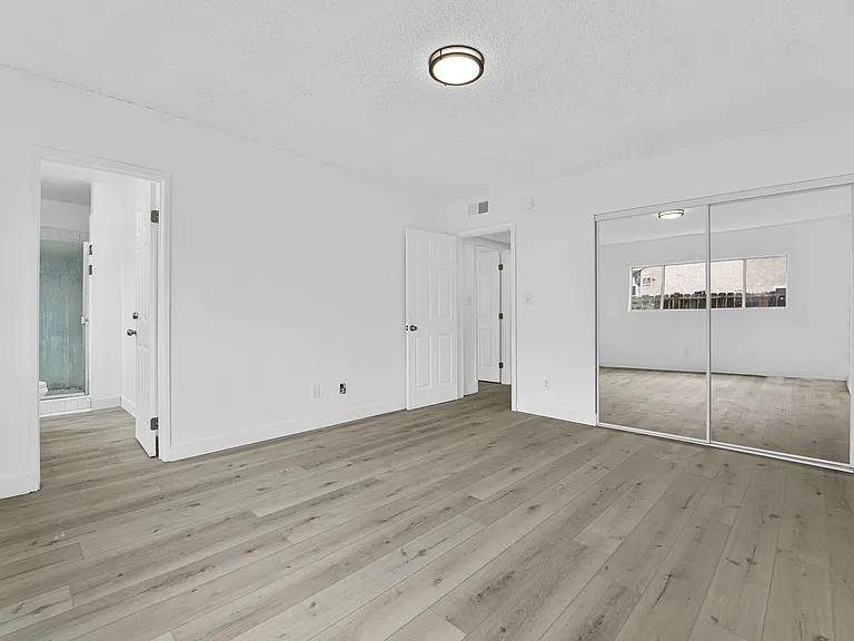 4320 Mammoth Ave #101 — Photo 19