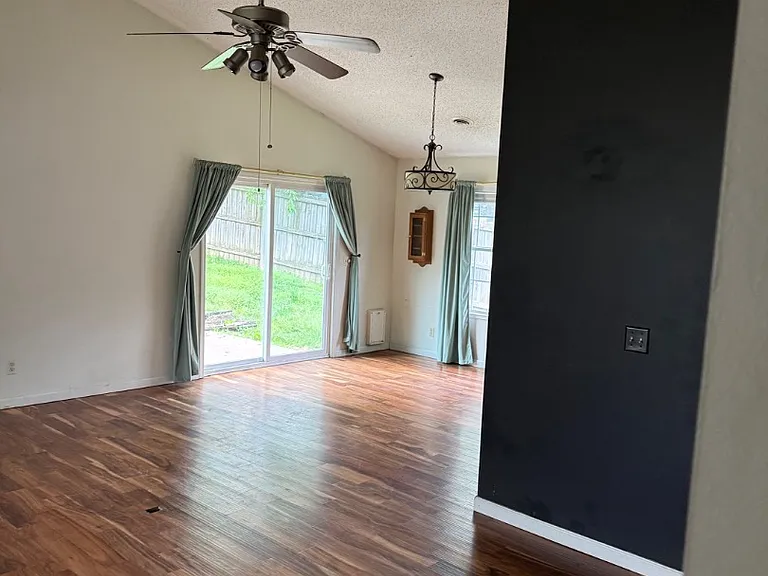 154 Brook Ct — Photo 1