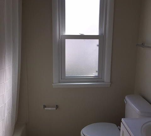 2nd image of 3255 N Roseway Dr