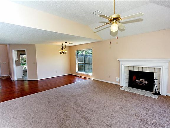 New carpet throughout