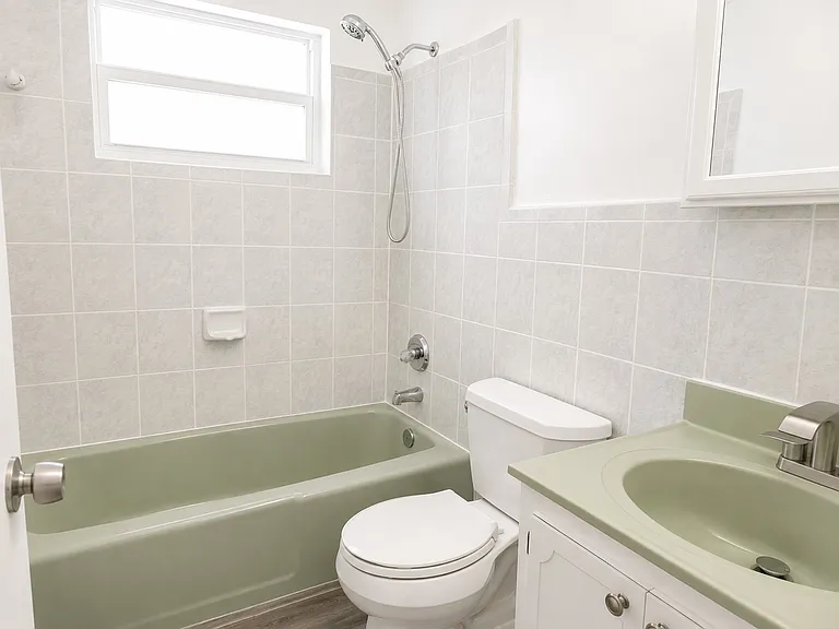 1945 NW 29th St #U8 — Photo 11