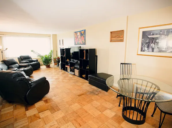 61-20 Grand Central Pkwy image 1 of 1