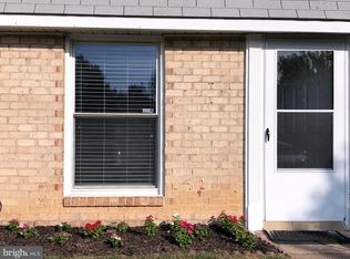 2139 Ferguson Pl, Herndon, VA 20170