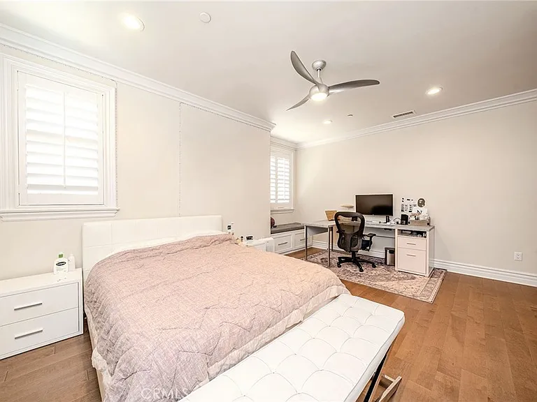 1217 Olive La Canada — Photo 32