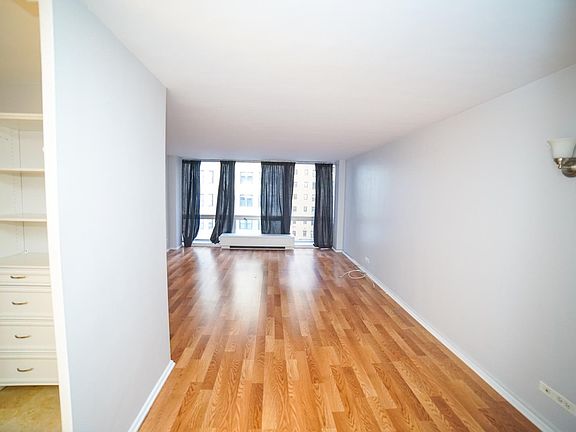 5th image of 2400 N Lakeview Ave APT 609