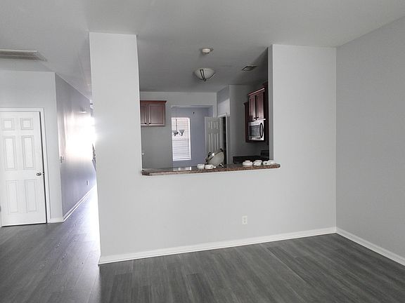 5th image of 213 Medford Dr