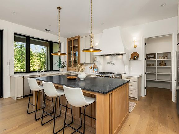 5th image of 1632 The Point Rd