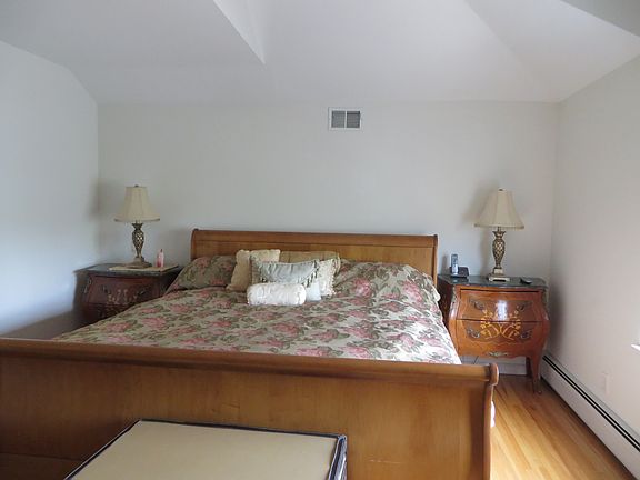 3rd image of 167 Camden Ave