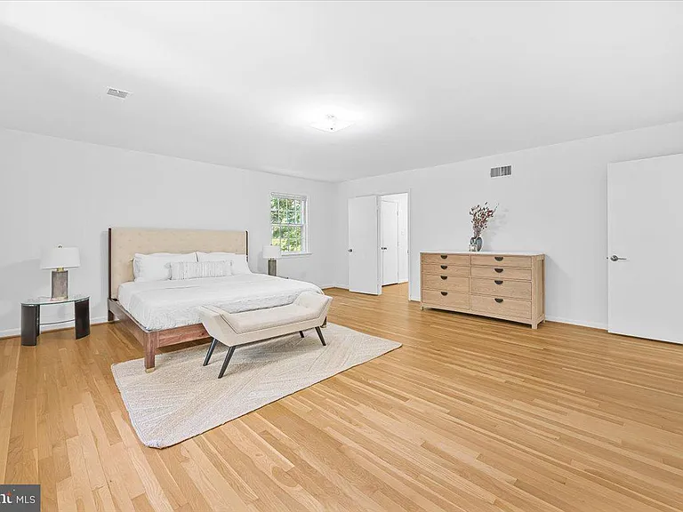 4025 N River St — Photo 26