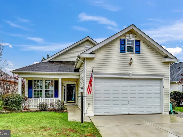 3854 Champion Oak Dr, Dumfries, VA 22025