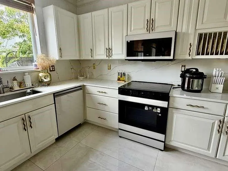 20587 NW 12th Ave — Photo 14