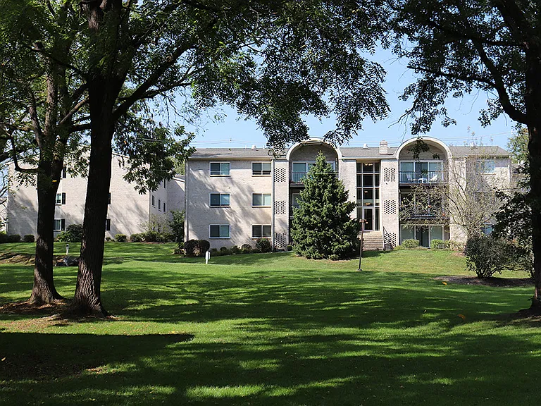Wynnewood Park Apartments — Photo 8