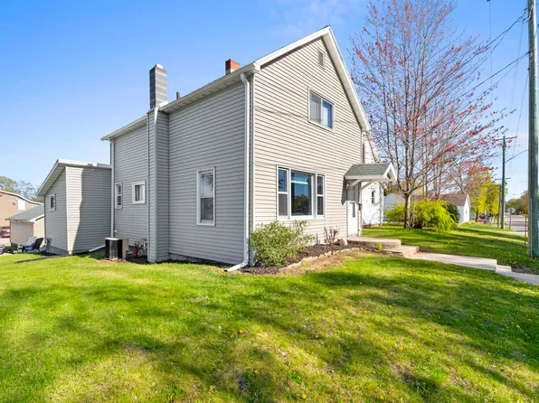 210 N Oakland Ave, Oconto Falls, WI 54154