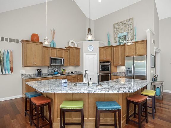 4th image of 64890 N Peninsula Dr