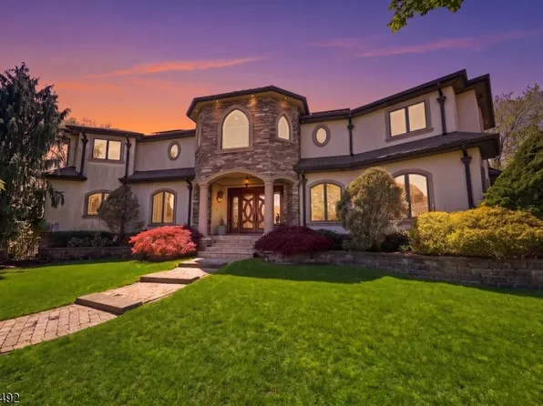 305 Blauvelt Ct, Paramus Boro, NJ 07652