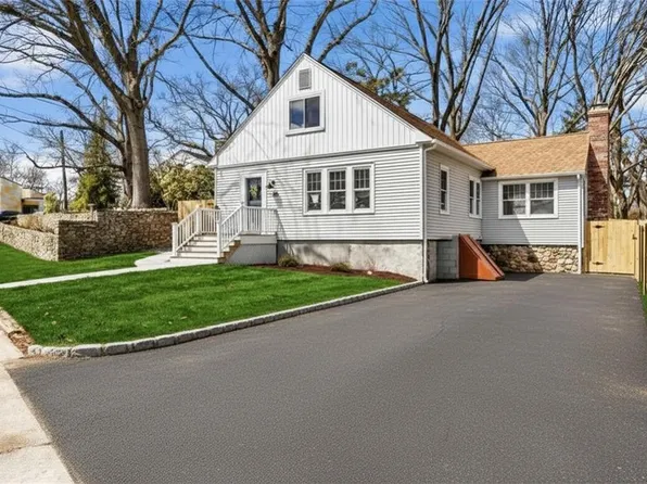 175 Oakland Ave, Cranston, RI 02910