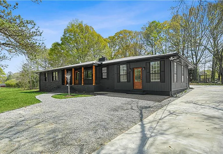 626 Grayson Pkwy — Photo 1