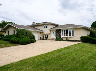 10S281 Suffield Dr, Downers Grove, IL