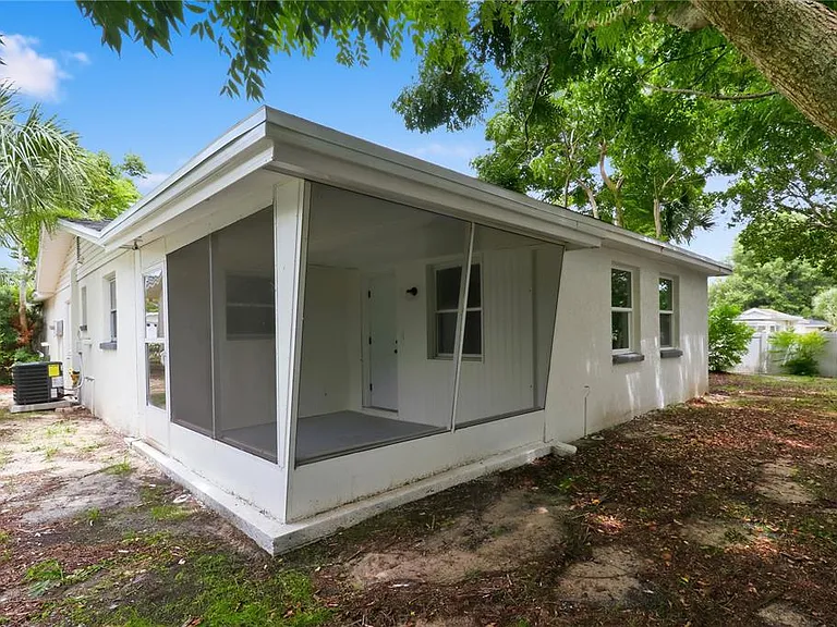 5165 Greenwood St — Photo 32