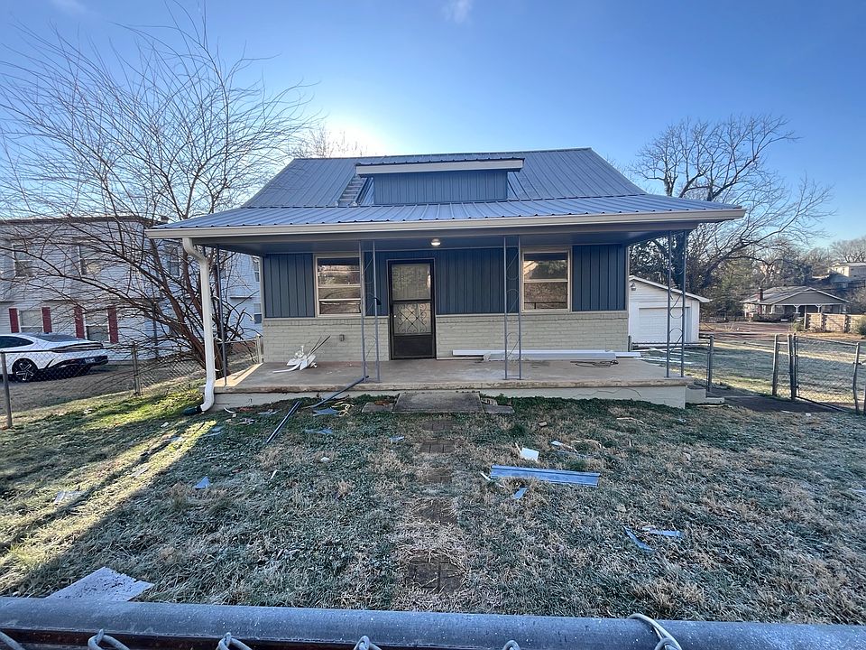 1st image of 614 Midlake Dr