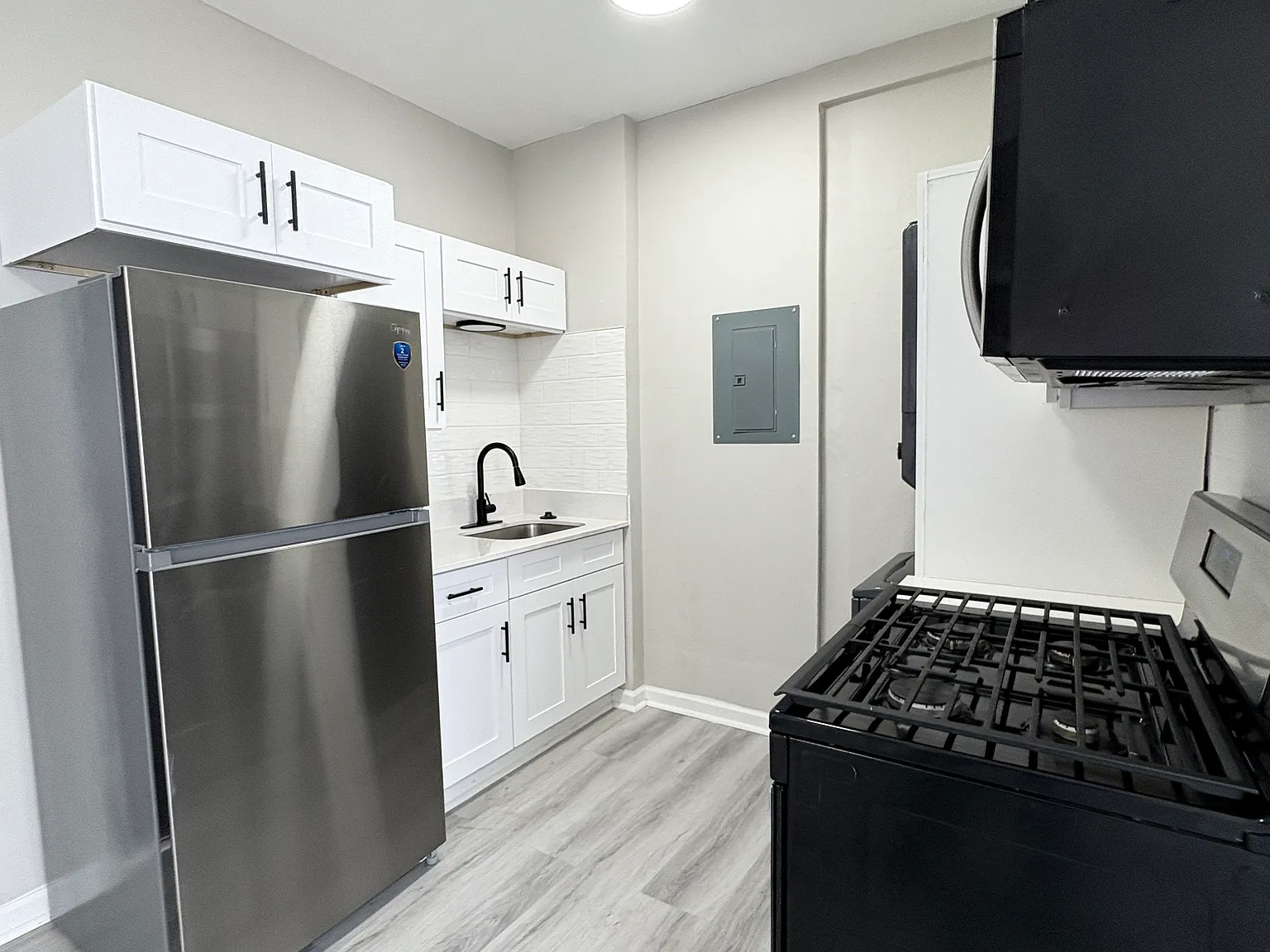 Meridian Living II — Photo 2