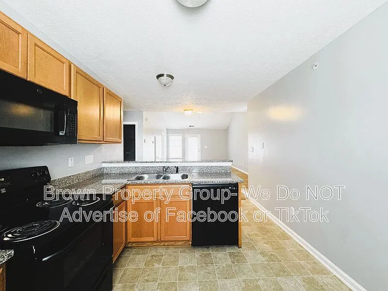 2 bed, 2.0 bath, 1100 sqft, $1,025 — Photo 2