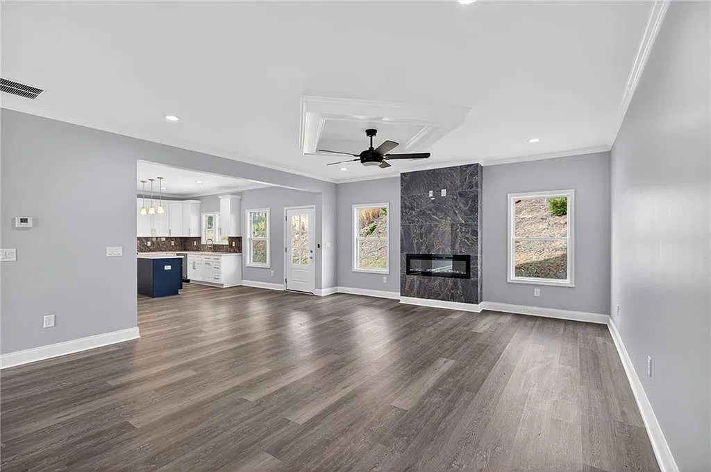 5 bed, 4.0 bath, 3620 sqft, $4,200 — Photo 2