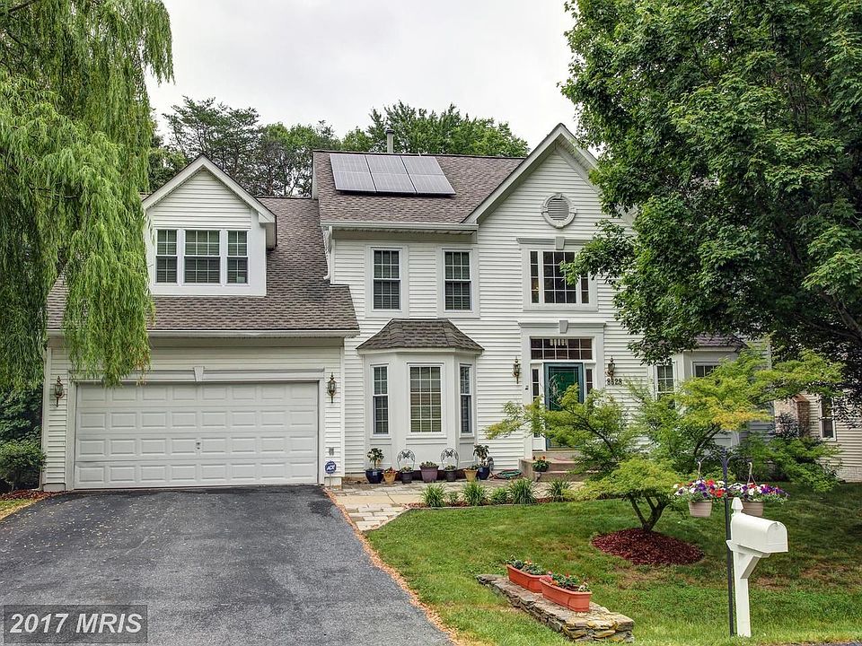 Gorgeous yard with paver patio for seating