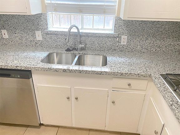 5th image of 1403 Blalock Rd APT 12