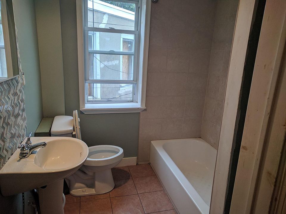1st image of 4910 Lancaster Ave APT 1