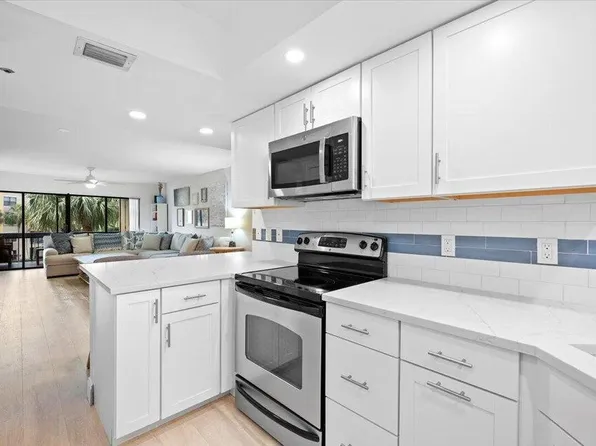 700 Uno Lago Dr 303, Juno Beach, FL 33408