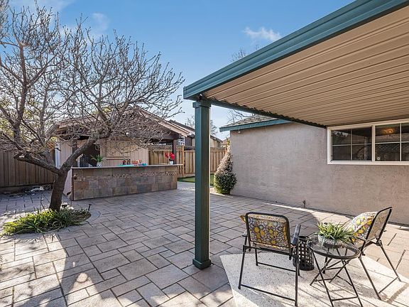 3rd image of 847 Gateview Dr