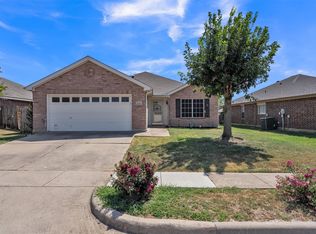 808 Flamingo Dr, Saginaw, TX 76131