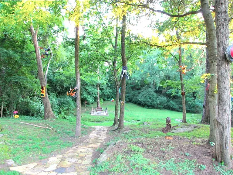 565 Whispering Hills Dr — Photo 28
