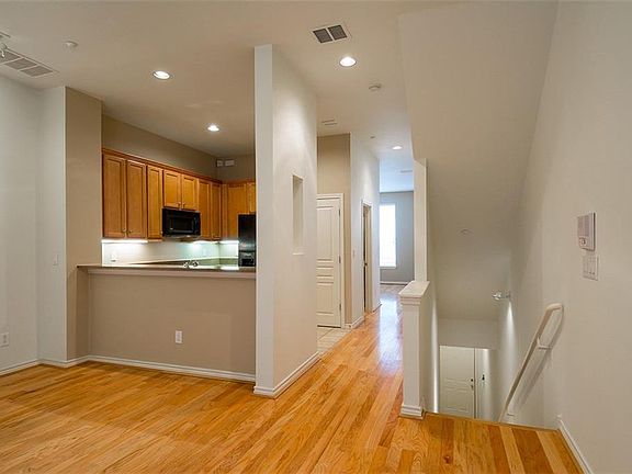 5th image of 4225 McKinney Ave APT 12