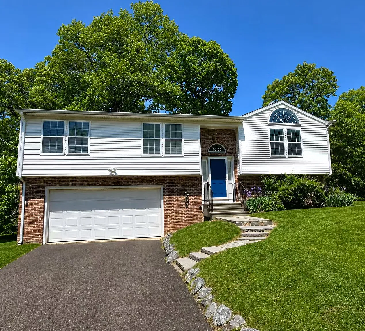 3 bed, 2.5 bath, 2030 sqft, $3,800 — Photo 1