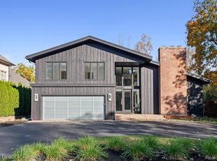 1030 Lakeside Dr, Birmingham, MI 48009