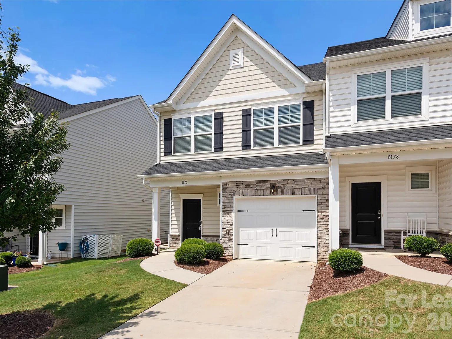 3 bed, 2.5 bath, 1702 sqft, $1,795 — Photo 3