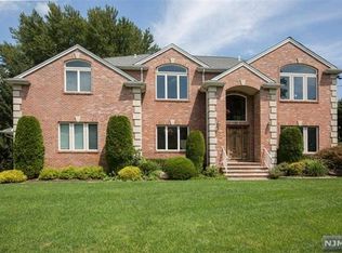 1 Wainwright Ct, Closter, NJ 07624