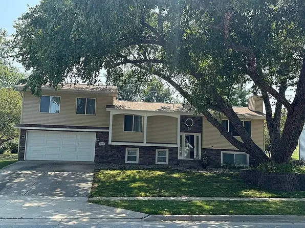 4902 Lakewood Dr, Norwalk, IA 50211