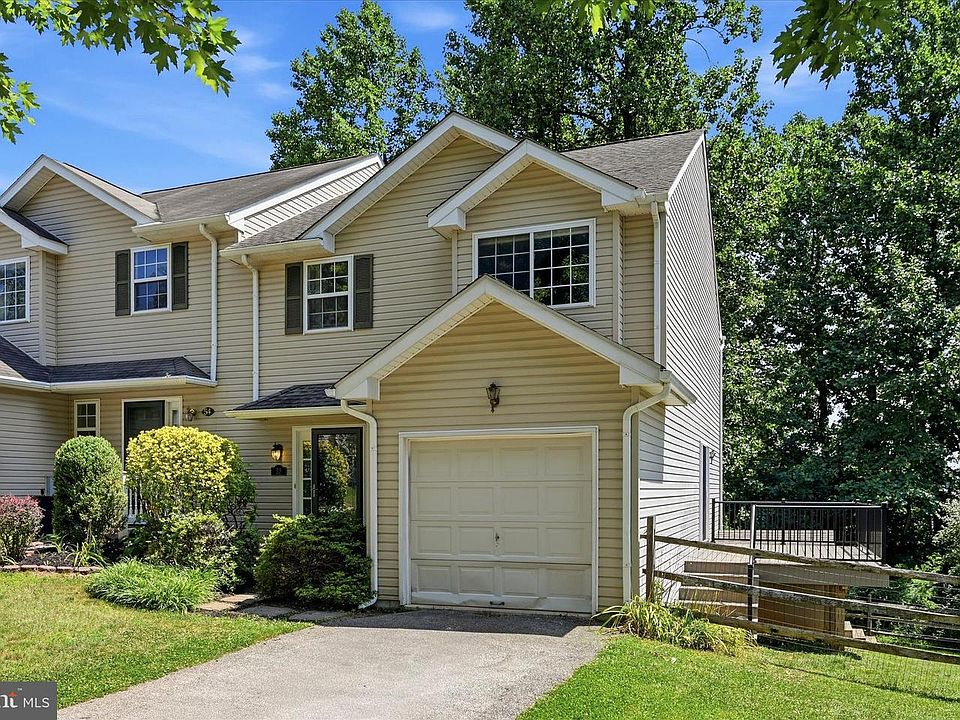 1st image of 52 Pinckney Dr