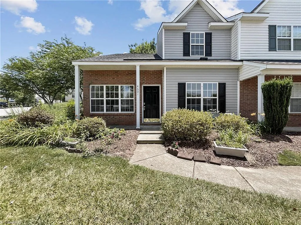 3 bed, 1400 sqft, $1,800 — Photo 1